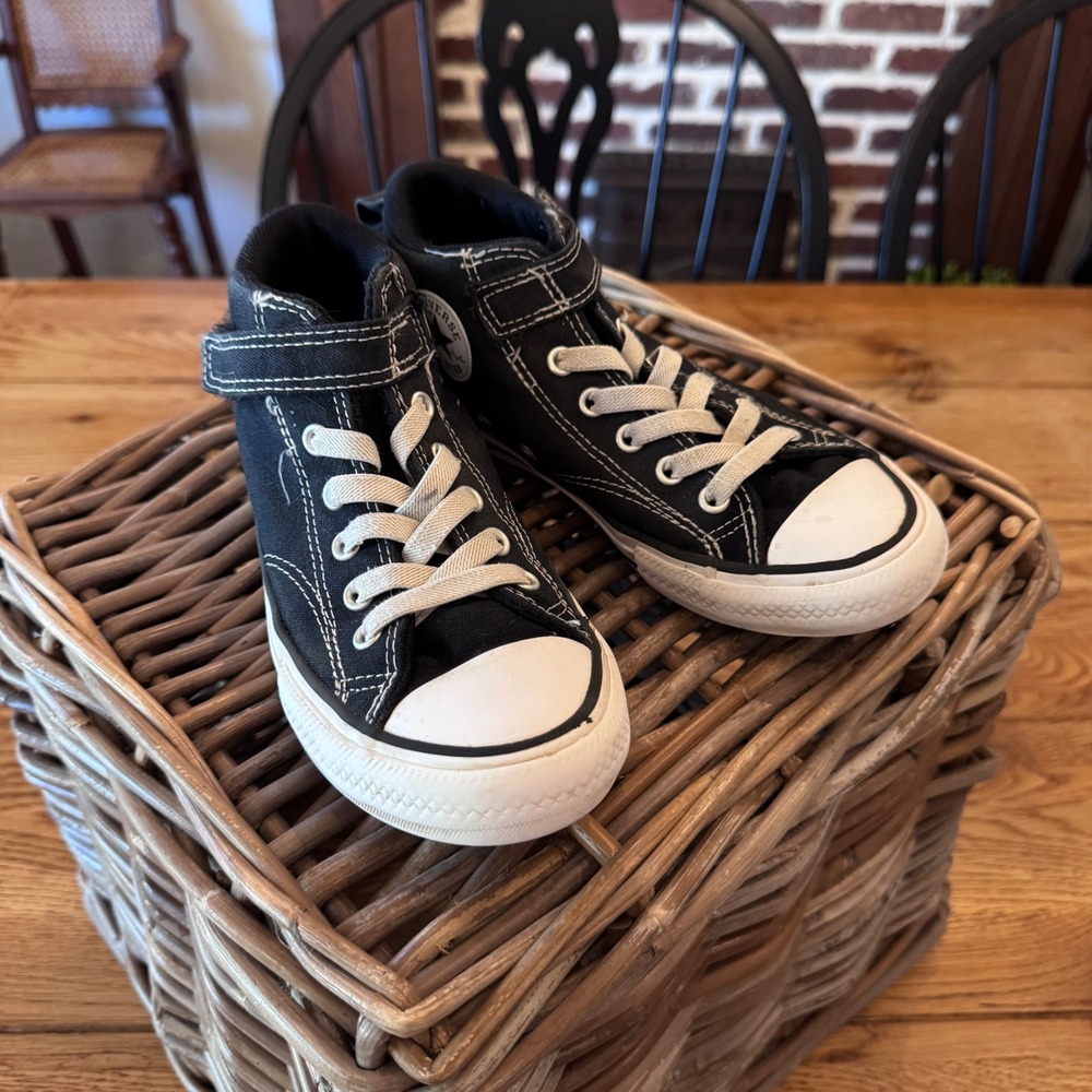 Converse Chuck Taylor All Star Axel Mid Black White Youth Size 2 A04823F